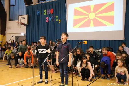 Otroci Osnovne šole Marije Vere Mi smo svet, mi smo otroci (63)